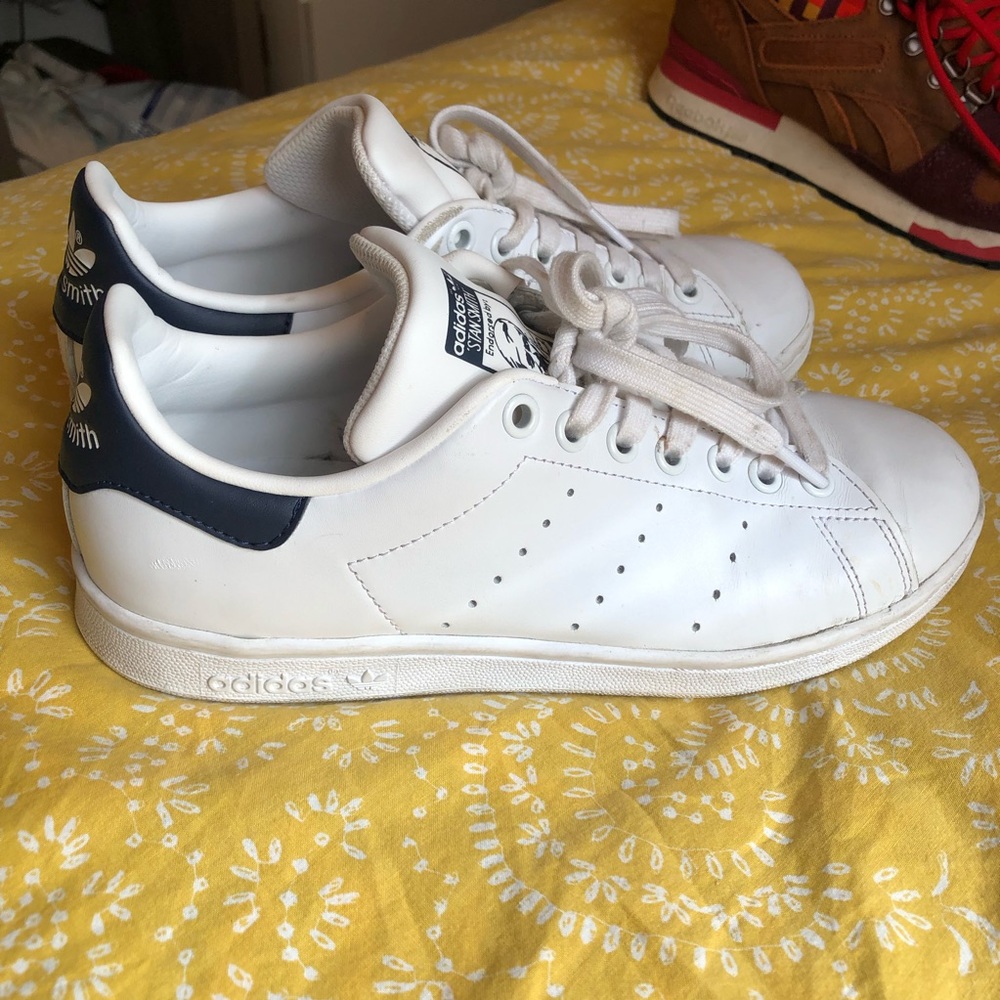 Adidas Stan Smith Men’s 6 or Women’s size 7.5/8